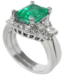 Emerald and matching wedding band ring 